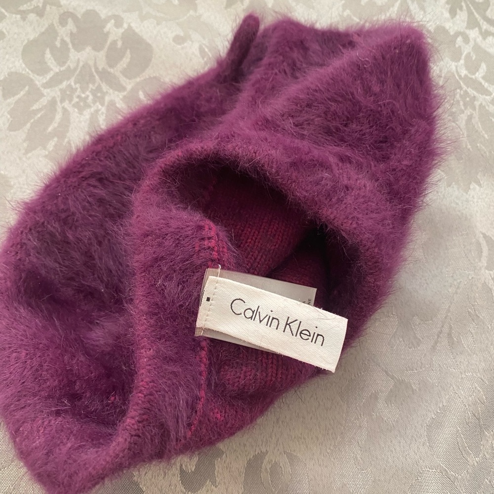 Calvin Klein Women Beanie - Picture 3 of 3
